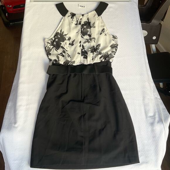 Women’s Sleeveless Formal Dress, size XS, Black & White, Pencil Skirt Shape - Picture 5 of 5